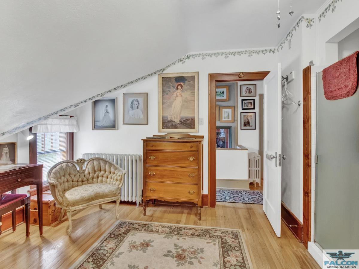Robins Nest Bed & Breakfast Cody Esterno foto