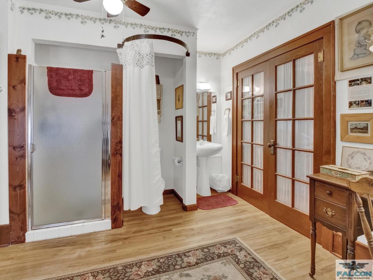 Robins Nest Bed & Breakfast Cody Esterno foto