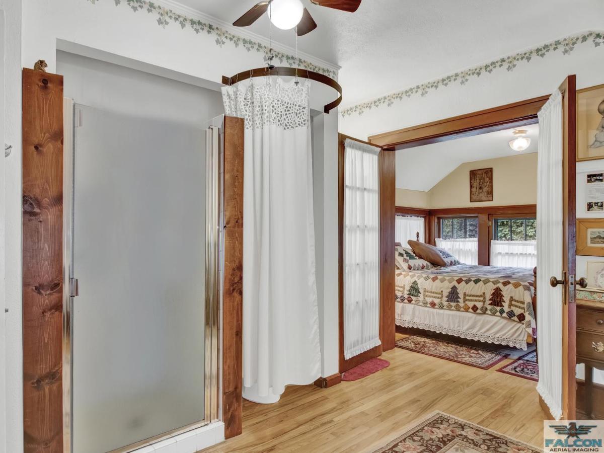 Robins Nest Bed & Breakfast Cody Esterno foto