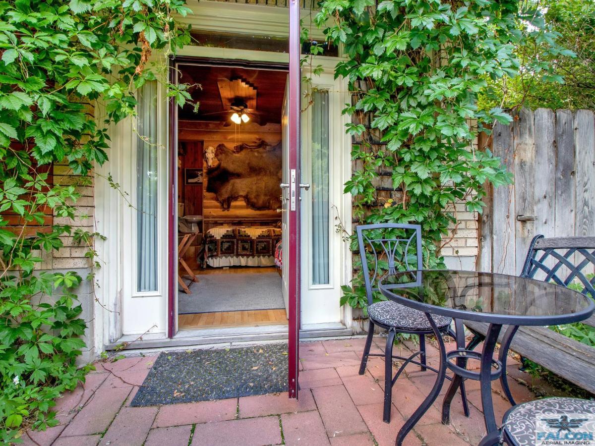 Robins Nest Bed & Breakfast Cody Esterno foto