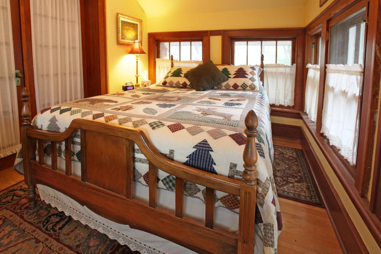 Robins Nest Bed & Breakfast Cody Esterno foto